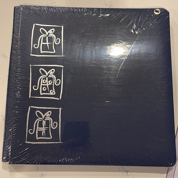 Creative Memories ‘12x12’ specialty album with corresponding page protectors NWT - Picture 2 of 5